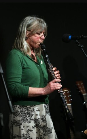 This image has an empty alt attribute; its file name is milv.jpg